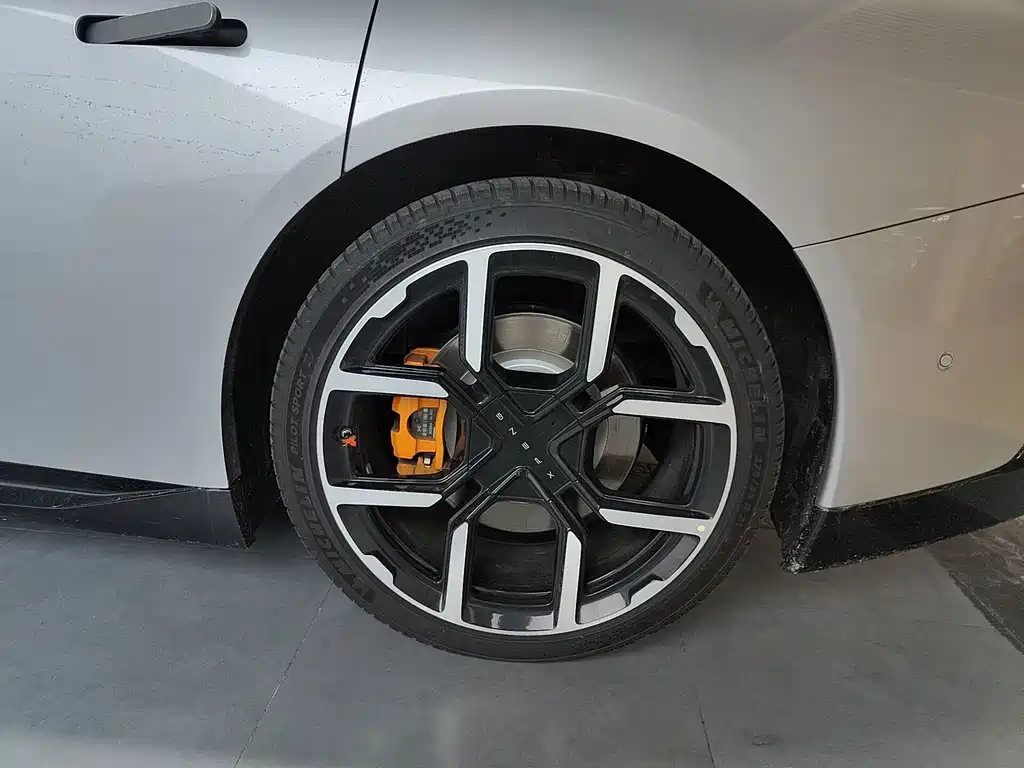 XPeng P7 — миниатюра 24