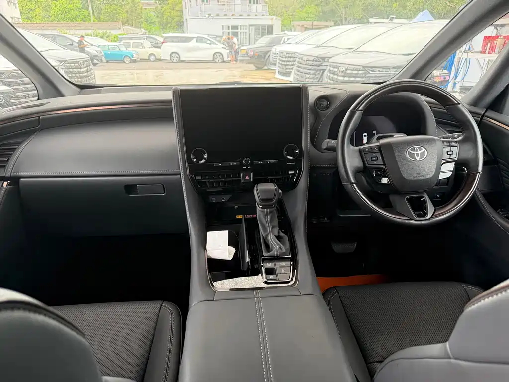 Toyota Alphard — миниатюра 9