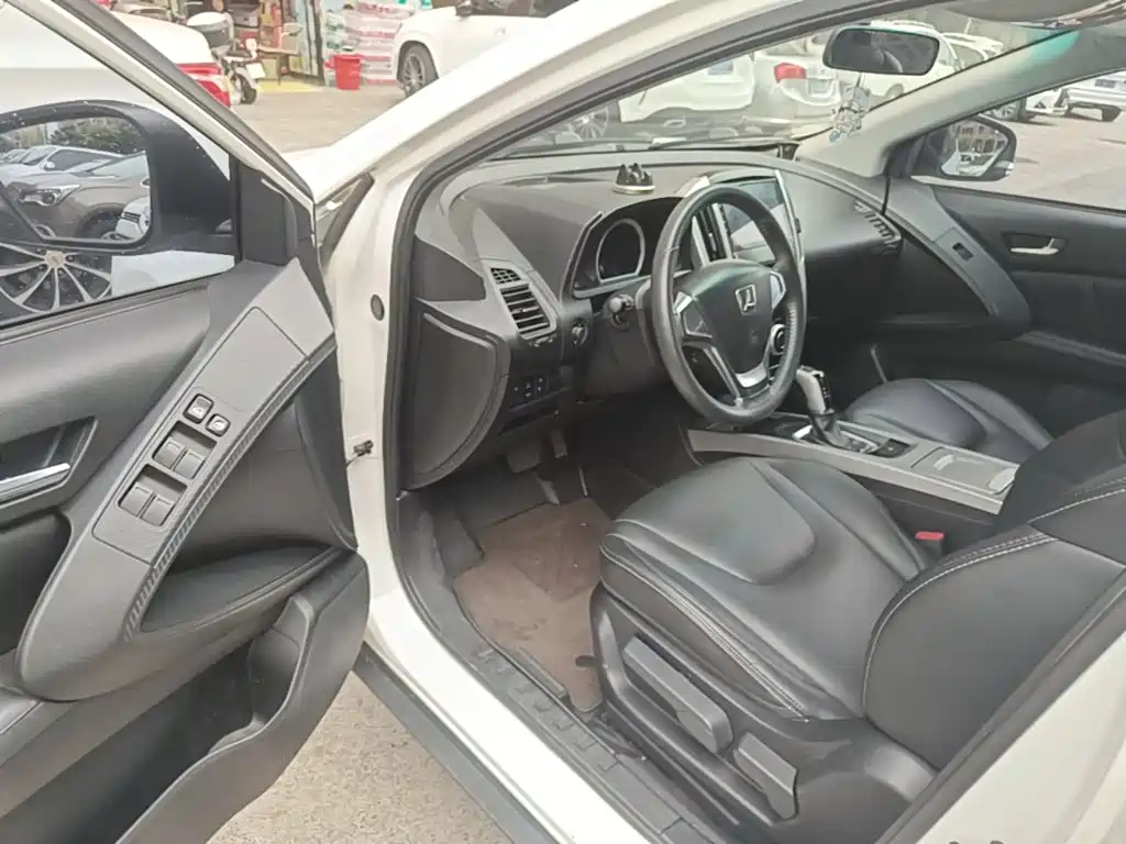 Luxgen U6 — миниатюра 16