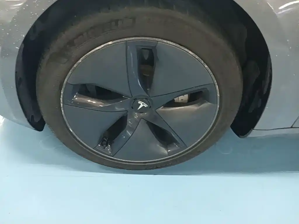 Tesla Model 3 — миниатюра 23