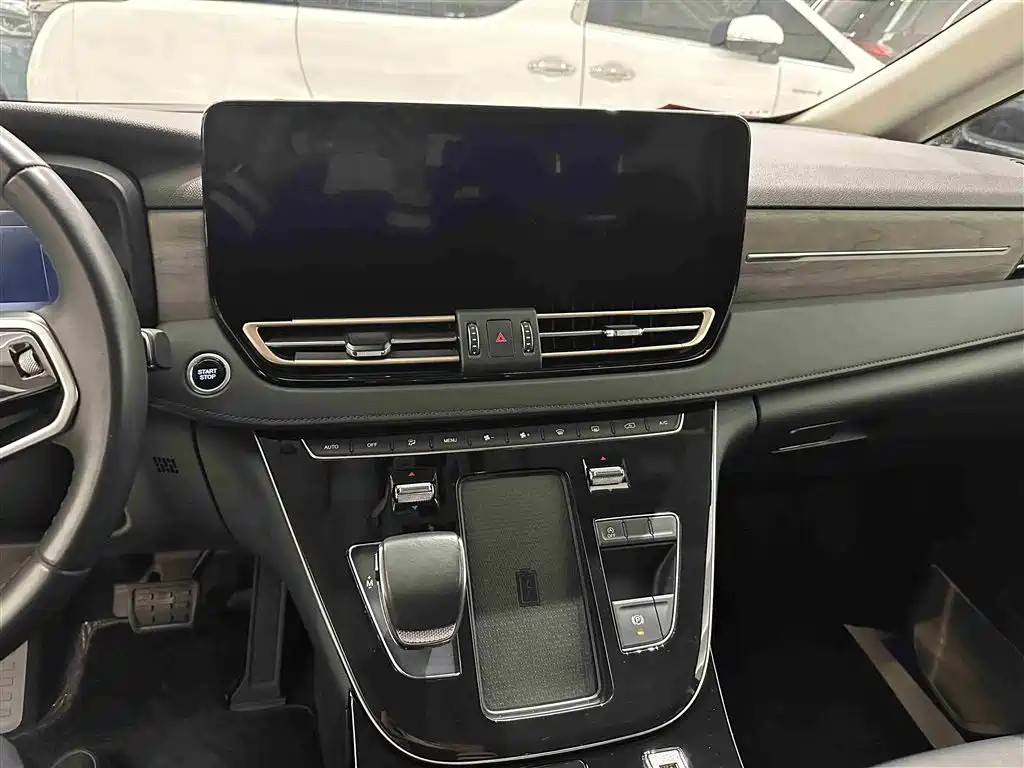 Hongqi HQ9 2023 2.0T