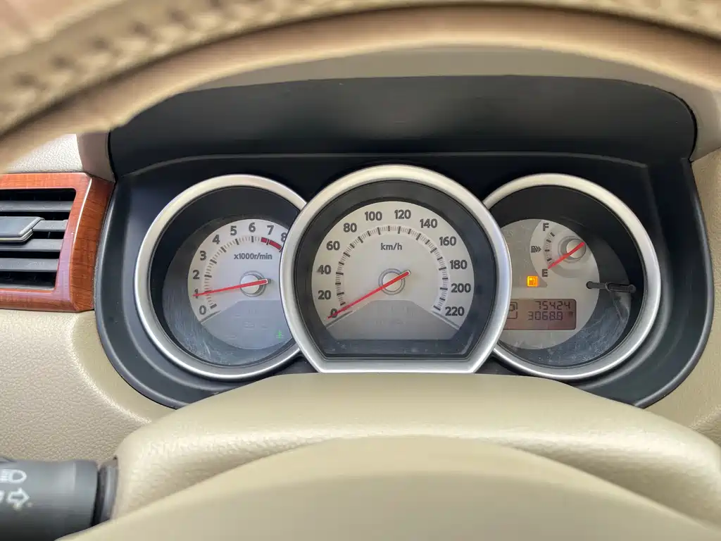 Nissan Tiida 2008 1.6L AT Luxury