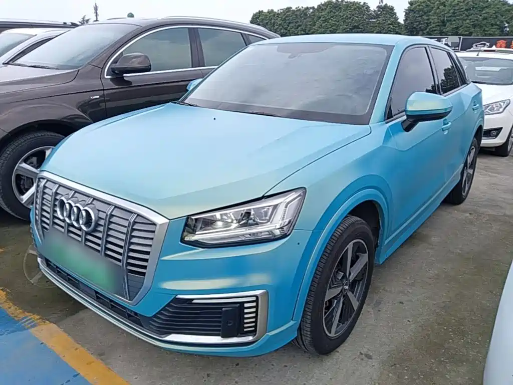 Audi Q2L E-tron
