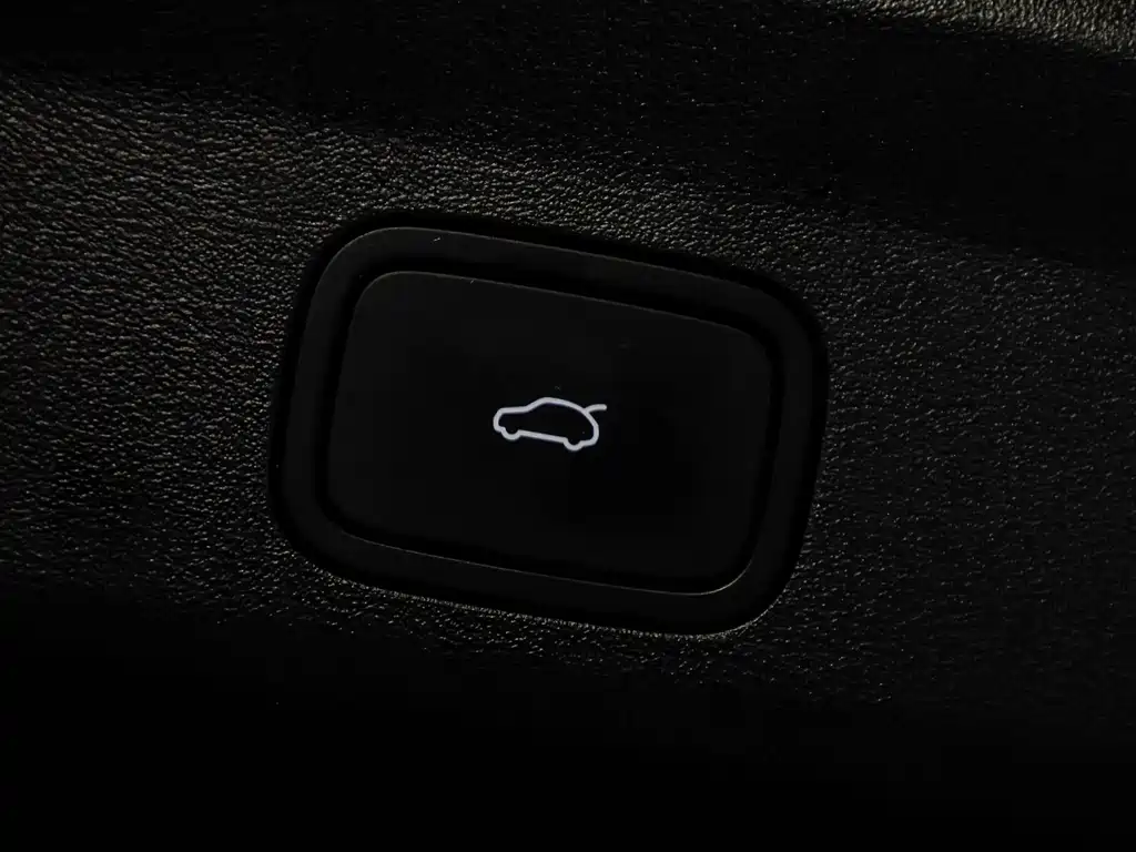 AITO ASK THE WORLD M8