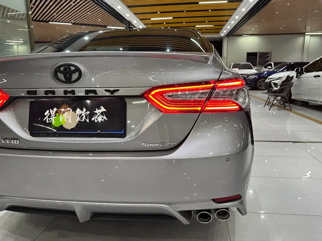 Toyota Camry — миниатюра 19