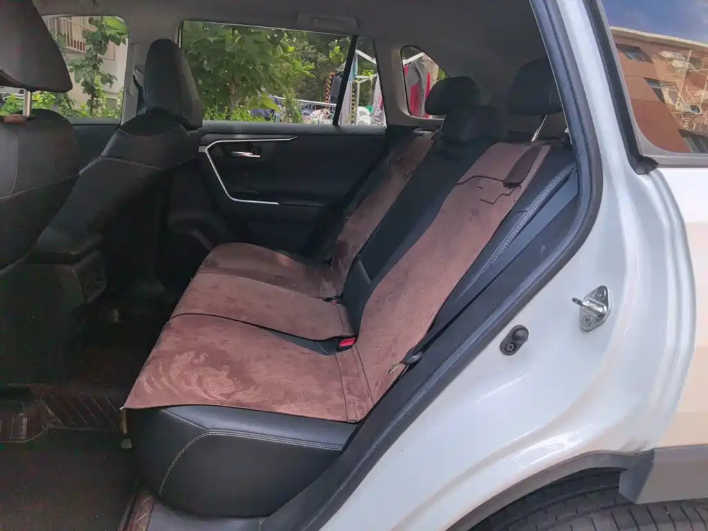 Toyota RAV4 — миниатюра 13