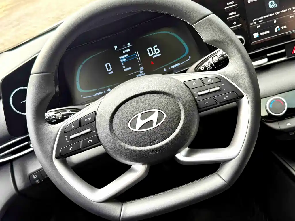 HYUNDAI ELANTRA