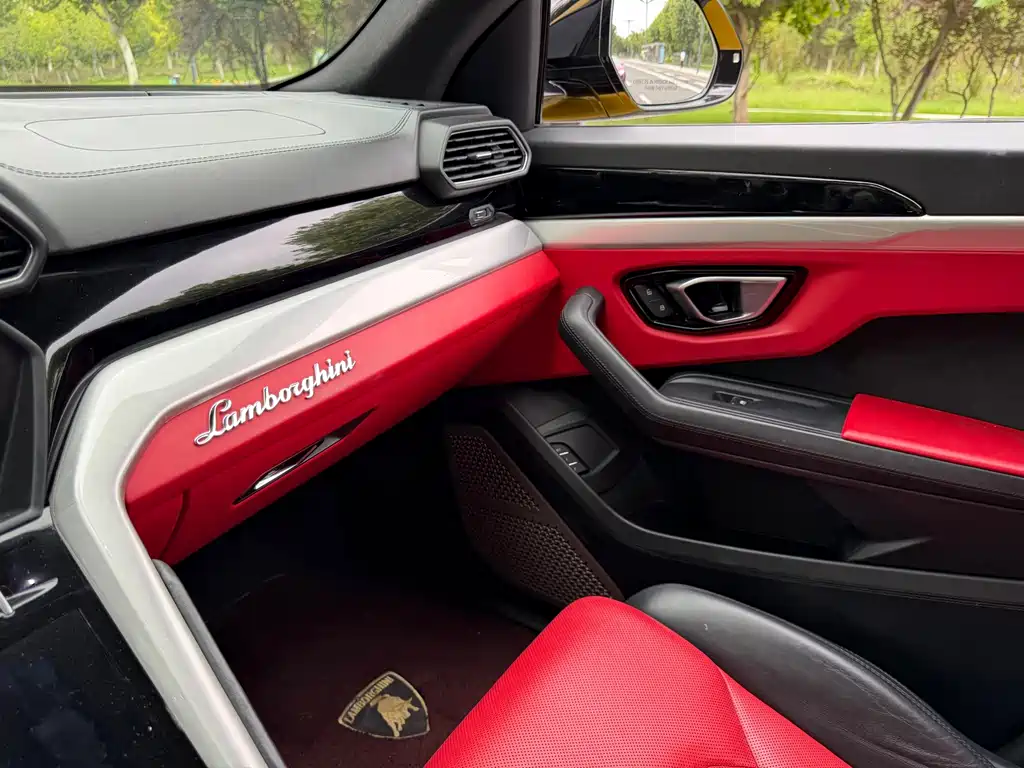 Lamborghini Urus — миниатюра 7