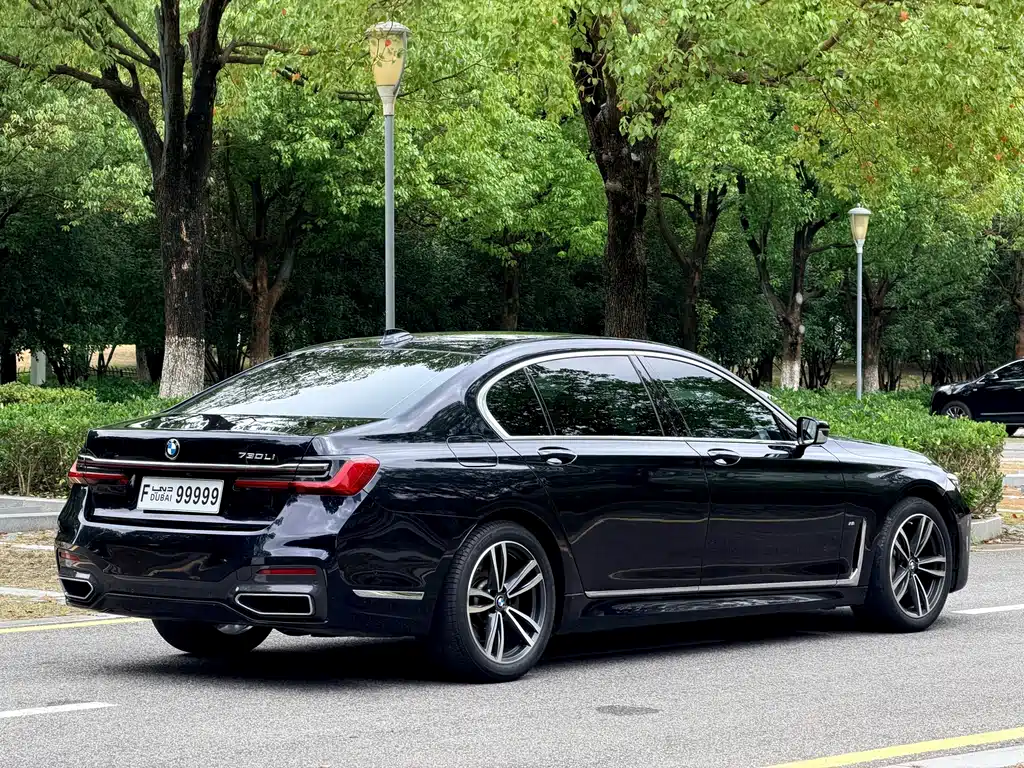 BMW 7 Series — миниатюра 6