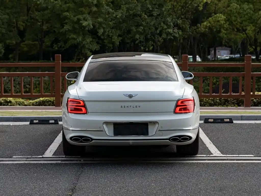Bentley Flying Spur 2024 V8 Edition 8