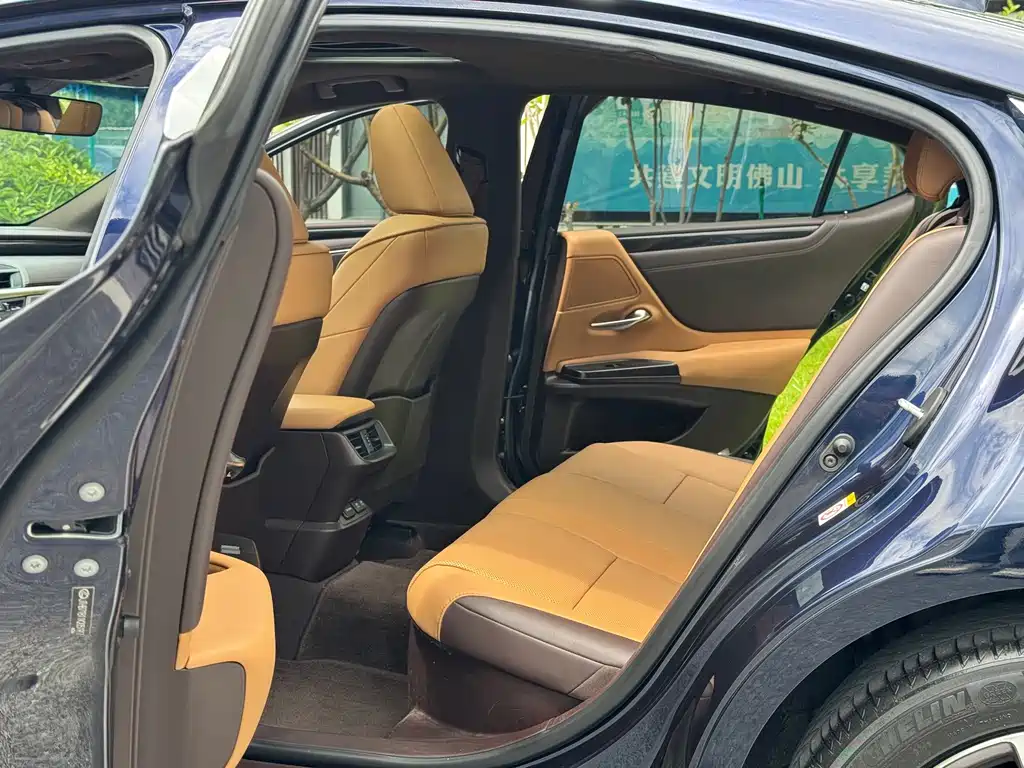 Lexus ES — миниатюра 8