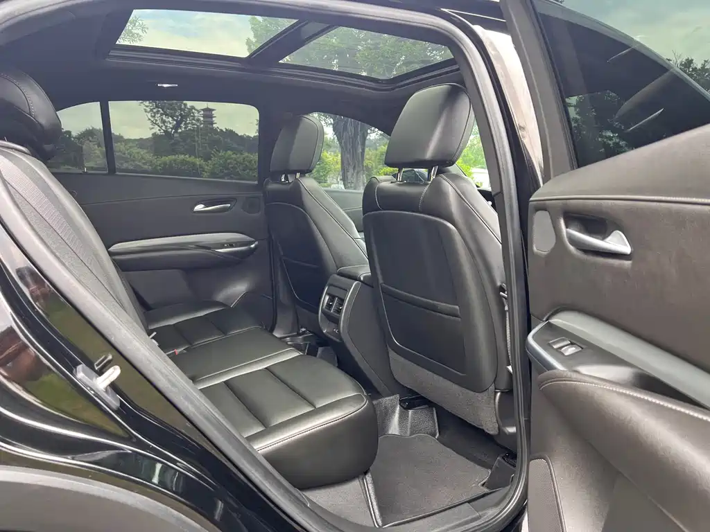 Cadillac XT4 — миниатюра 7