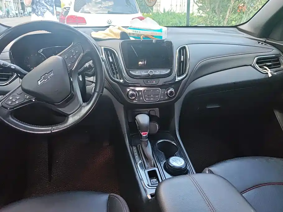 Chevrolet Equinox — миниатюра 12
