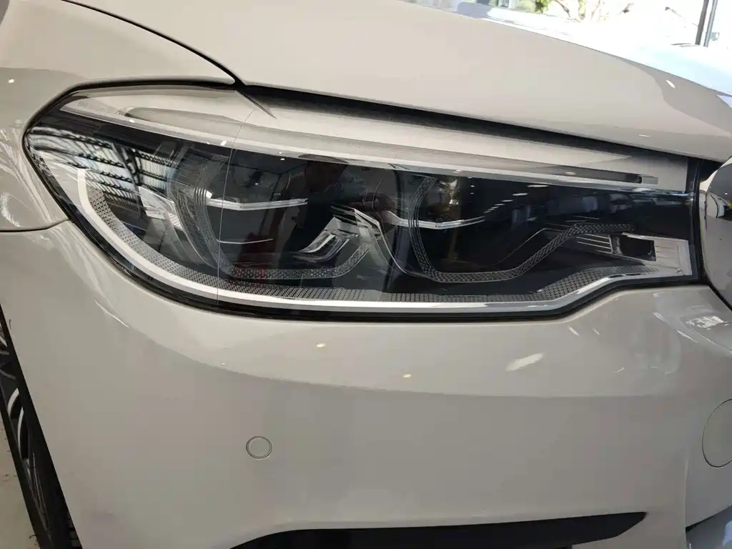 BMW 5 Series — миниатюра 14