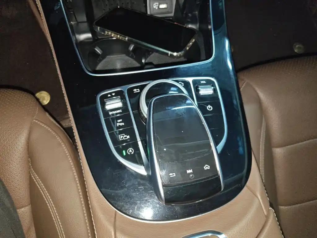 Mercedes-Benz E-Class — миниатюра 14