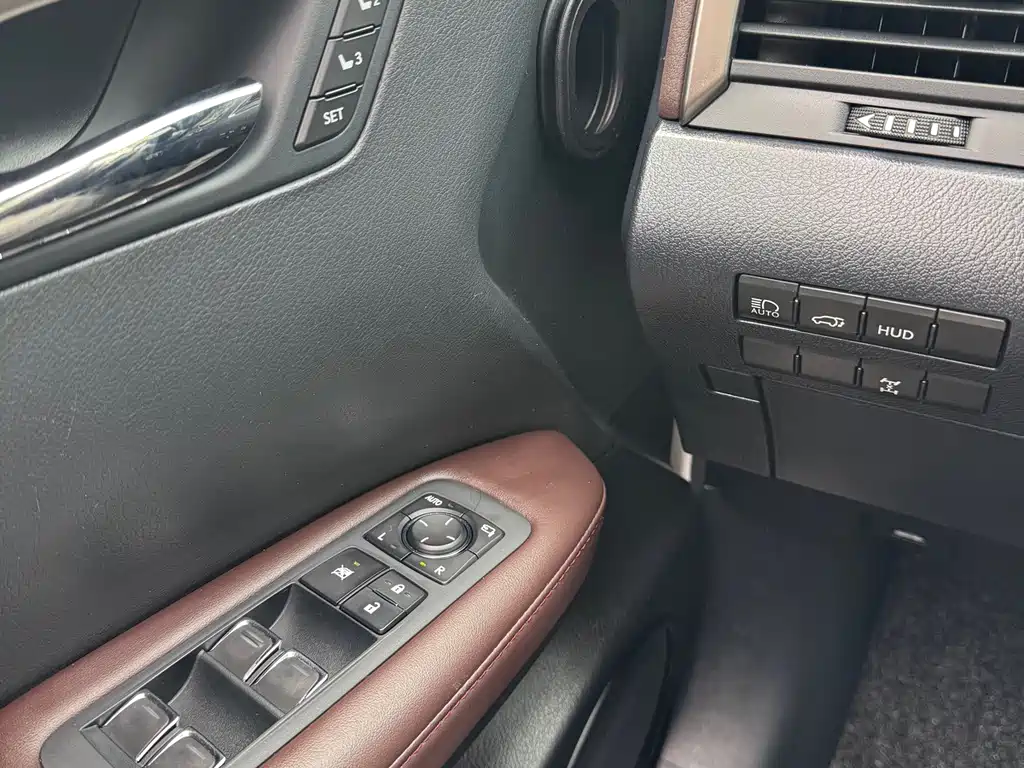 Lexus RX — миниатюра 11