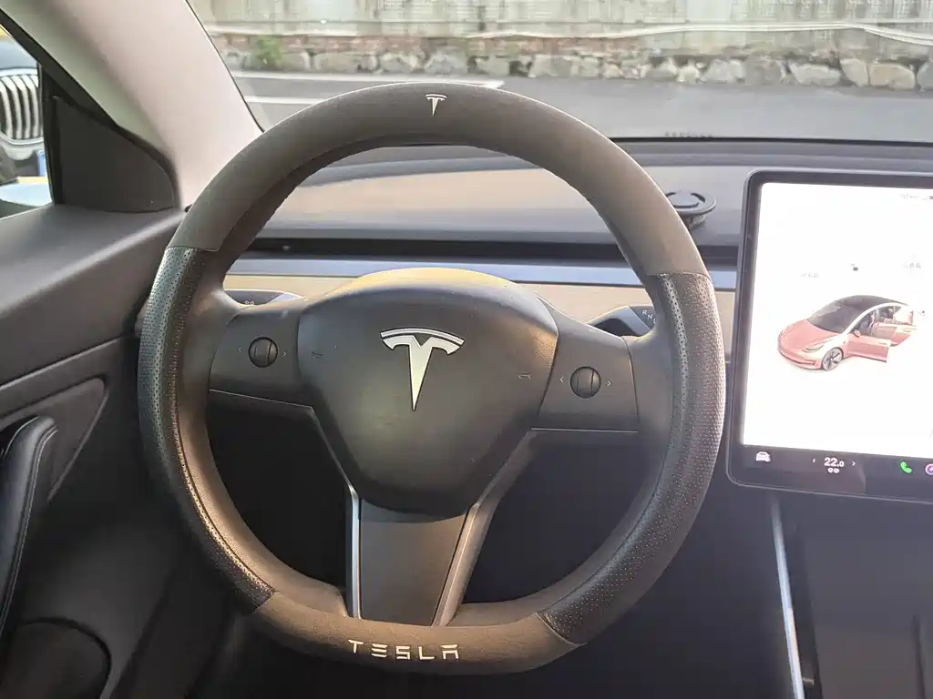 Tesla Model 3 — миниатюра 13