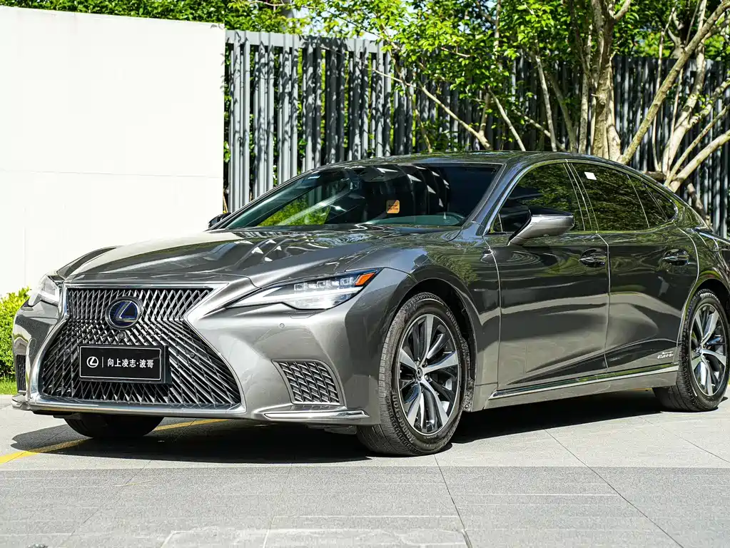 Lexus LS 2021