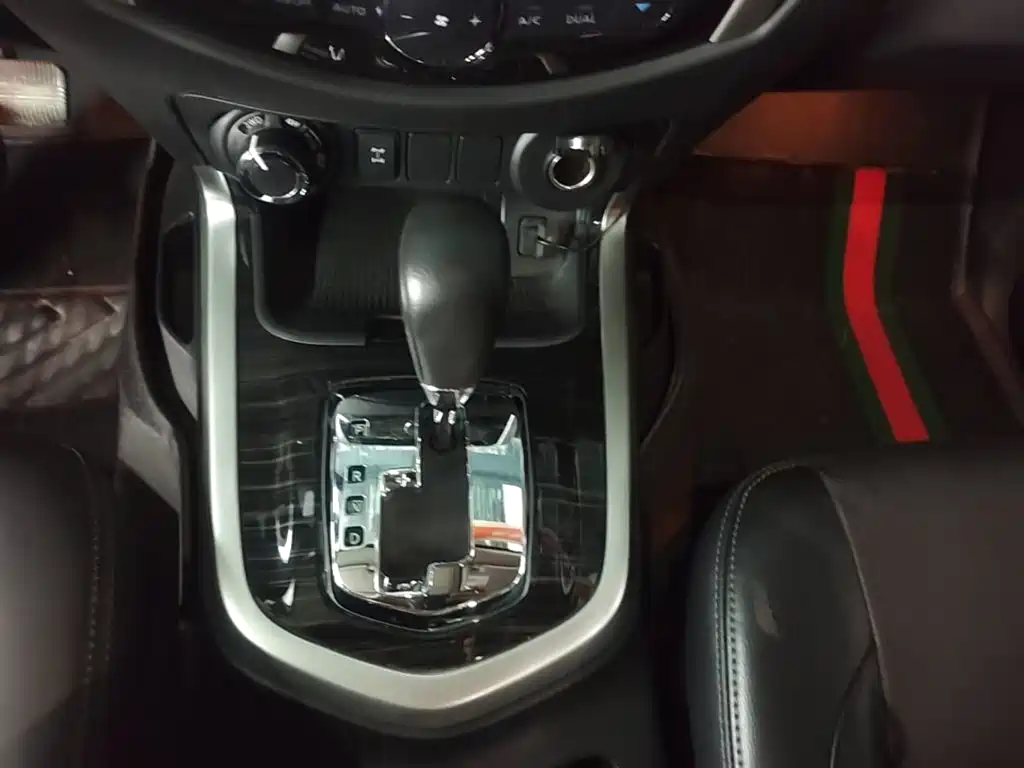 Nissan Terra — миниатюра 14