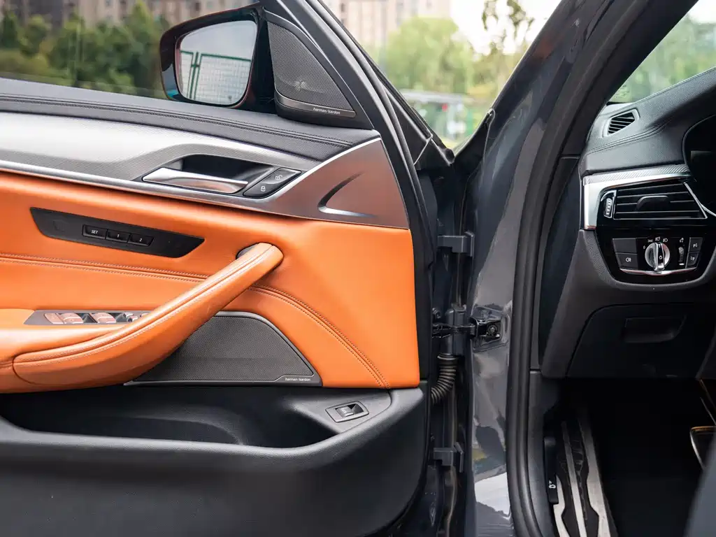 BMW M5 — миниатюра 18