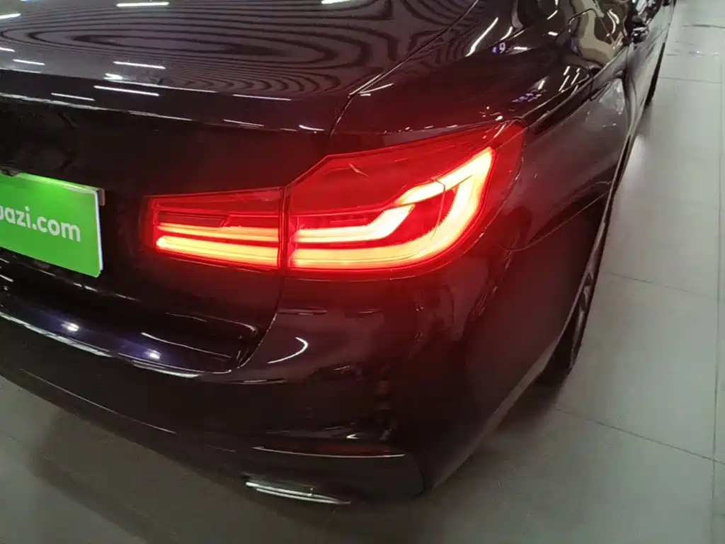 BMW 5 Series — миниатюра 8