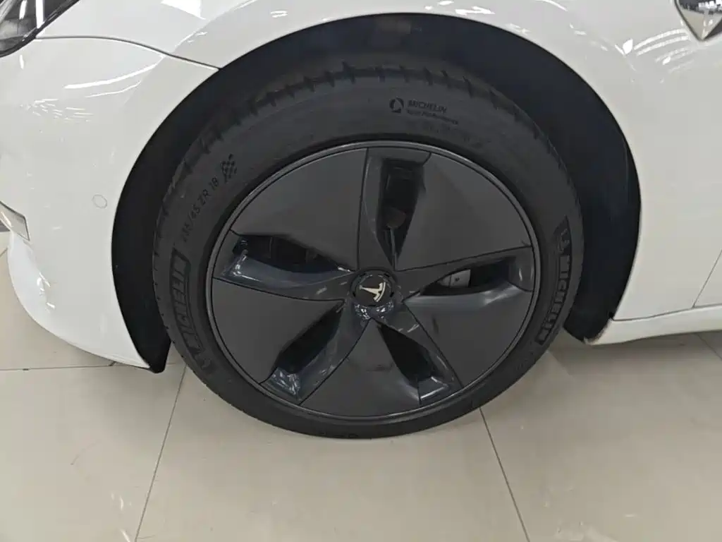 Tesla Model 3 — миниатюра 23