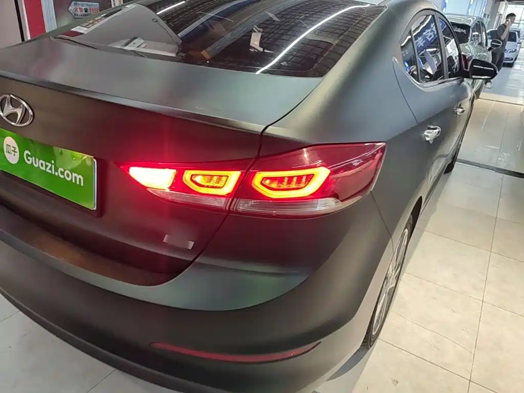 Hyundai Elantra — миниатюра 8