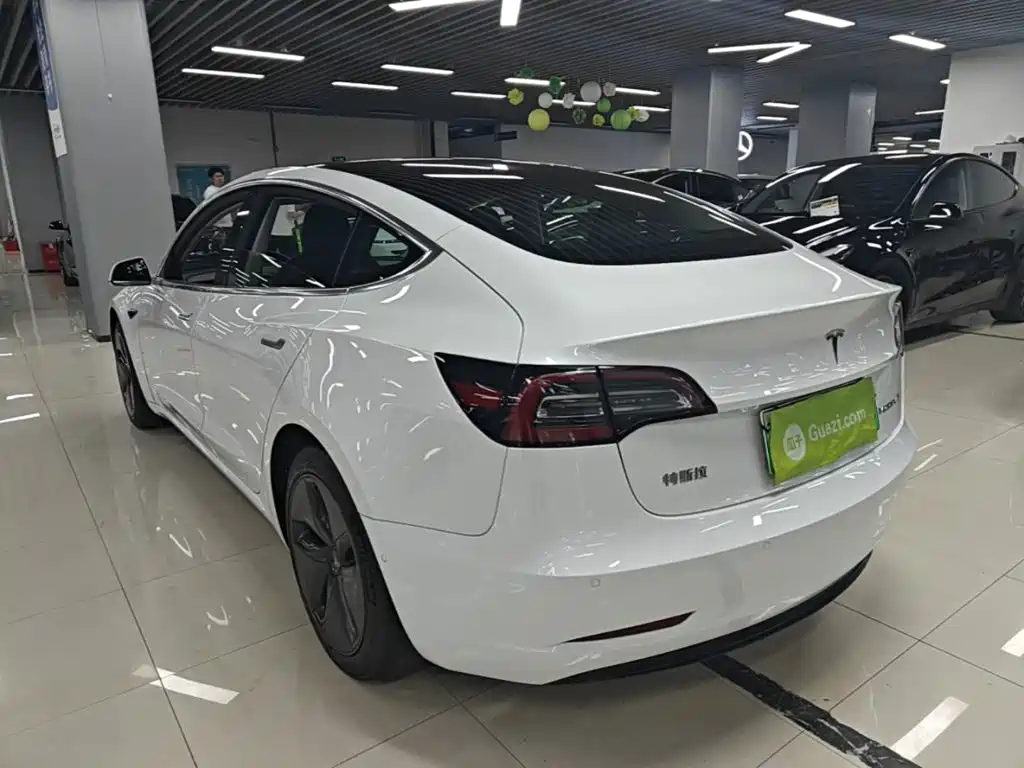 Tesla Model 3 — миниатюра 5