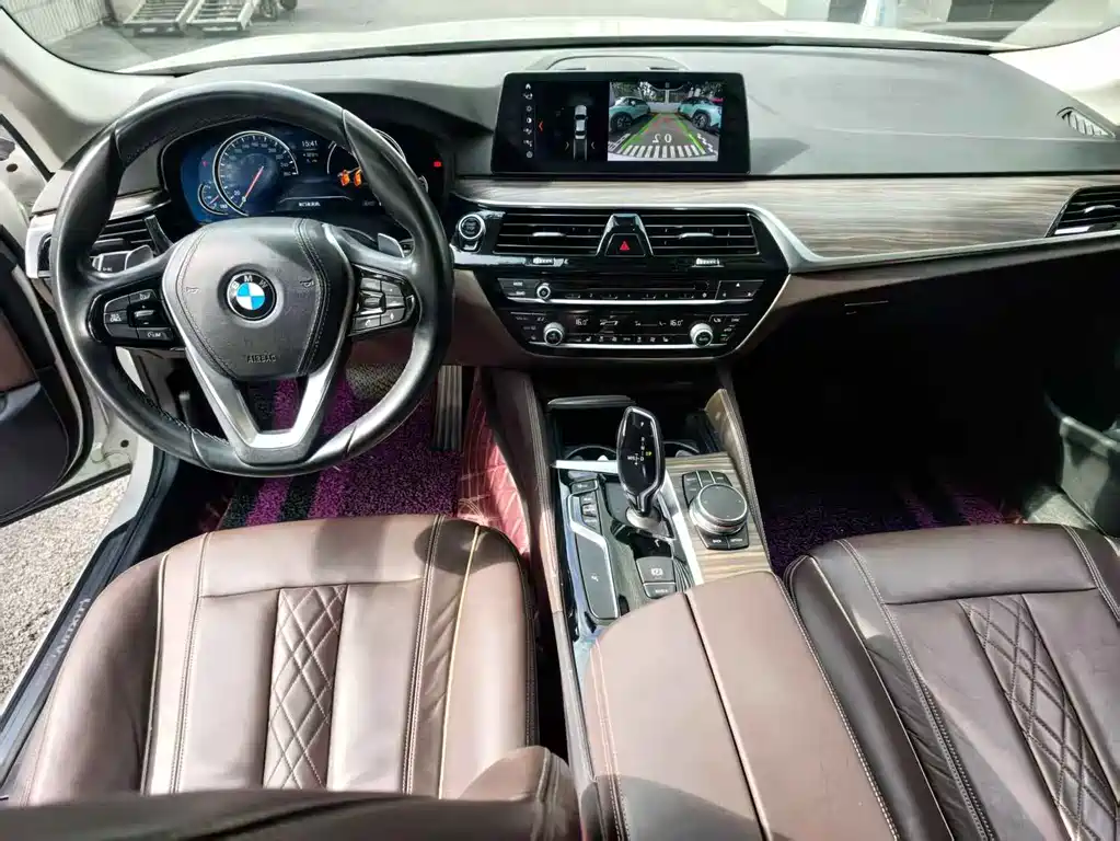 BMW 5 Series — миниатюра 8
