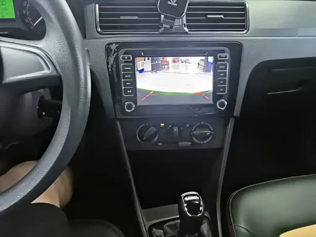 Skoda Rapid Spaceback — миниатюра 13