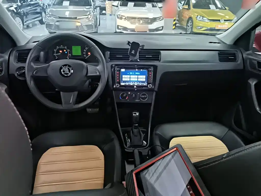 Skoda Rapid Spaceback — миниатюра 10