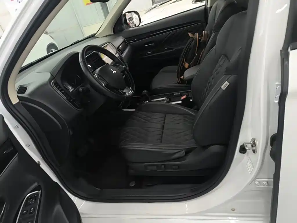 Mitsubishi Outlander — миниатюра 15