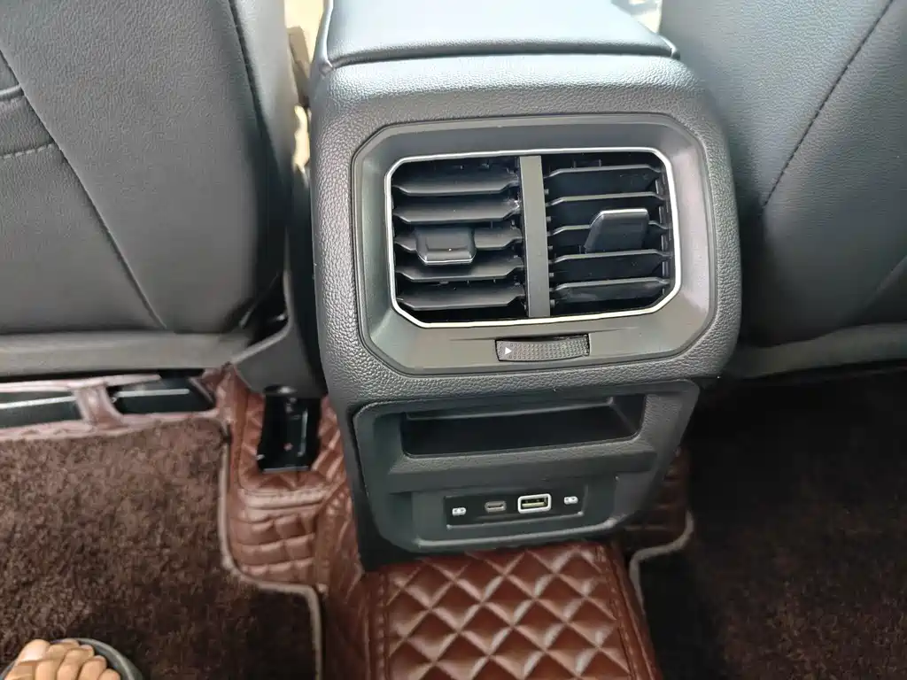 Volkswagen Tiguan L — миниатюра 9