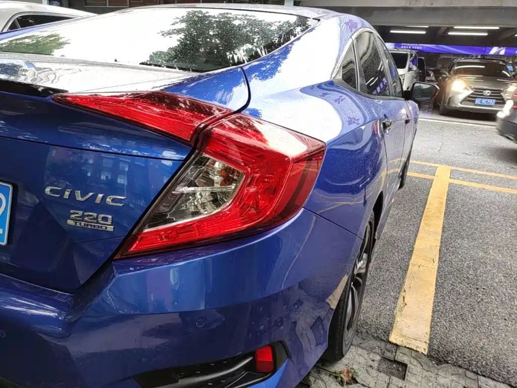 Honda Civic — миниатюра 8