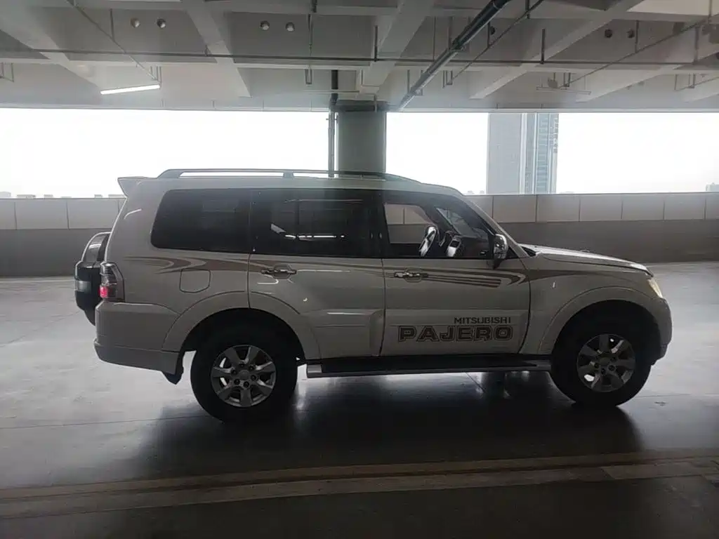 Mitsubishi Pajero (Import) — миниатюра 26