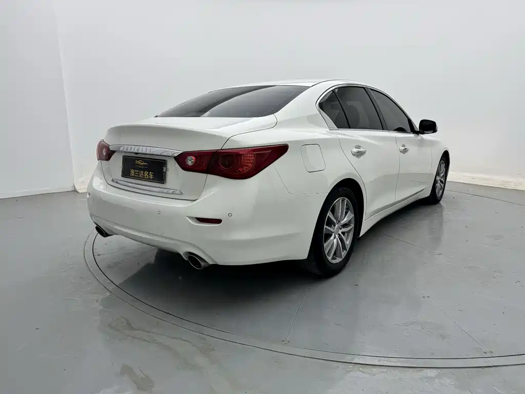 Infiniti Q50 2014 3.7L Comfort