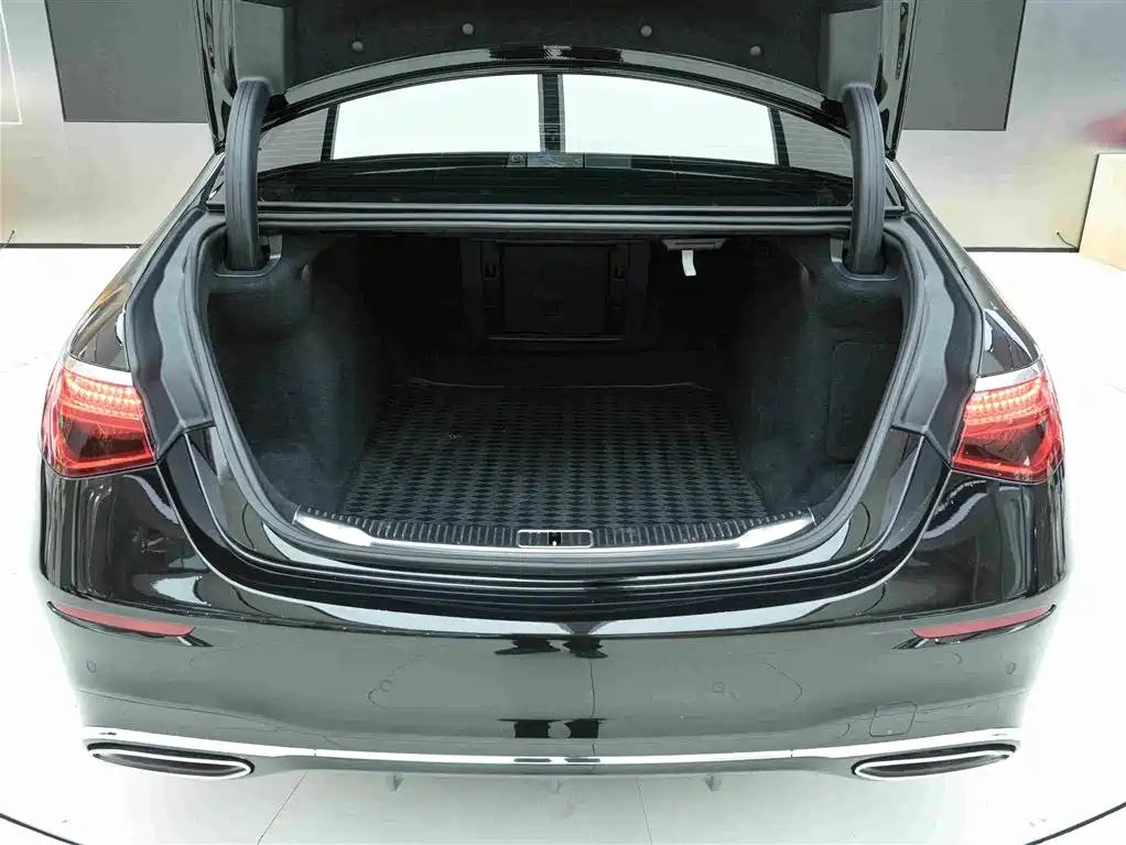 Mercedes-Benz S-Class — миниатюра 24
