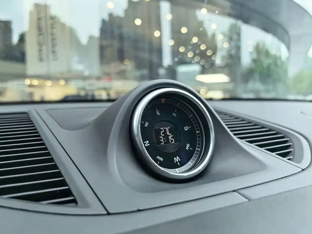 Porsche Macan — миниатюра 7