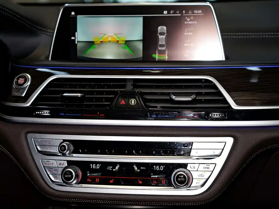 BMW 7 Series — миниатюра 29