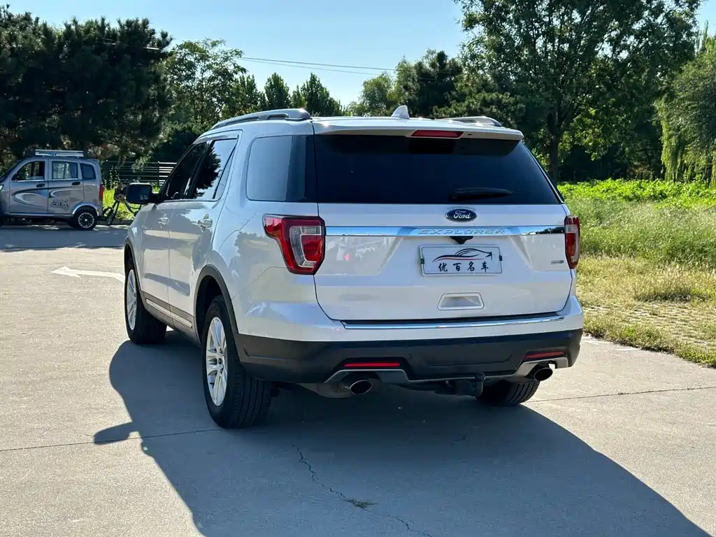 Ford Explorer (Import) — миниатюра 4