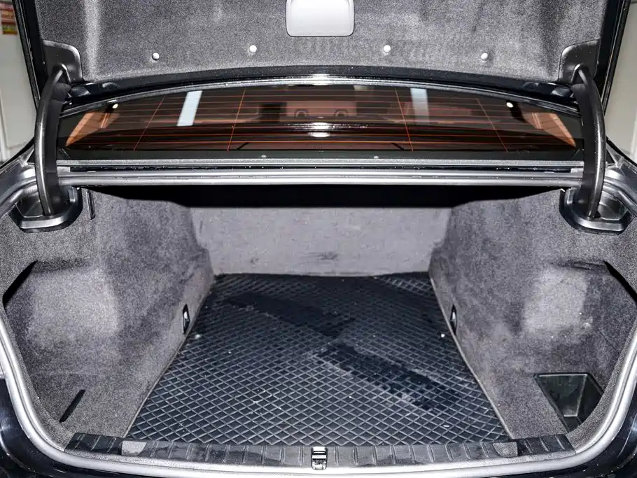 BMW 7 Series — миниатюра 14
