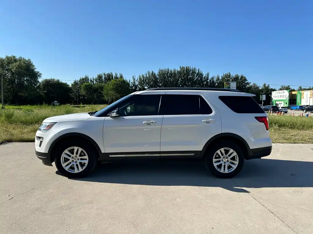 Ford Explorer (Import) — миниатюра 7