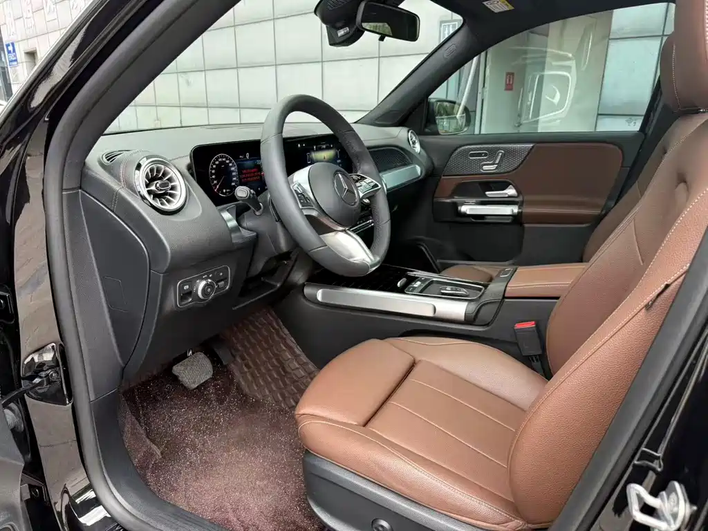 Mercedes-Benz GLB — миниатюра 21