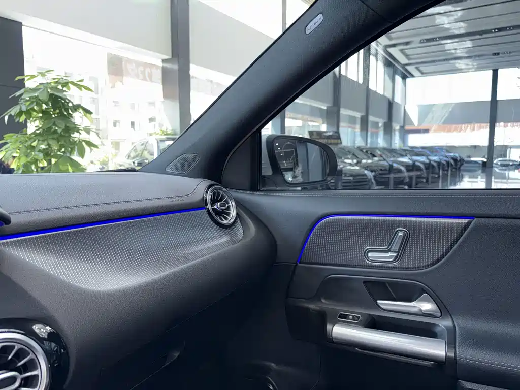 Mercedes-Benz GLA — миниатюра 5