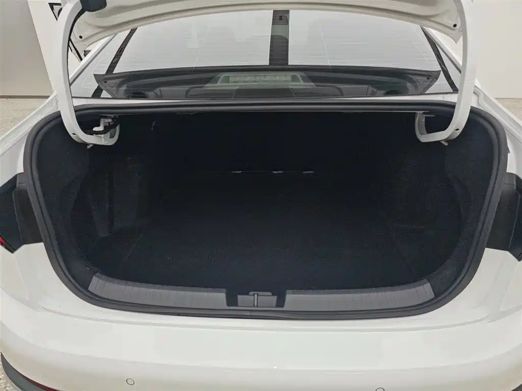 Volkswagen Sagitar 2025 300TSI DSG