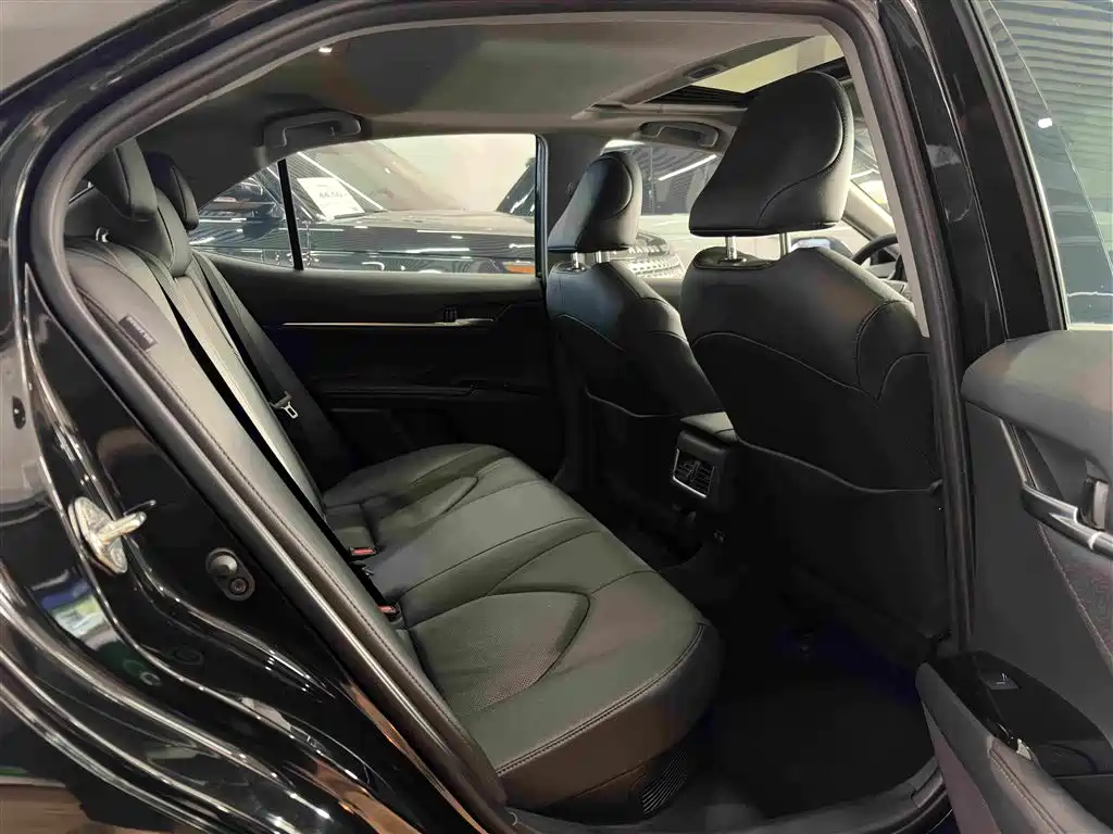 Toyota Camry — миниатюра 10