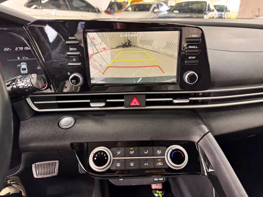 Hyundai Elantra — миниатюра 11