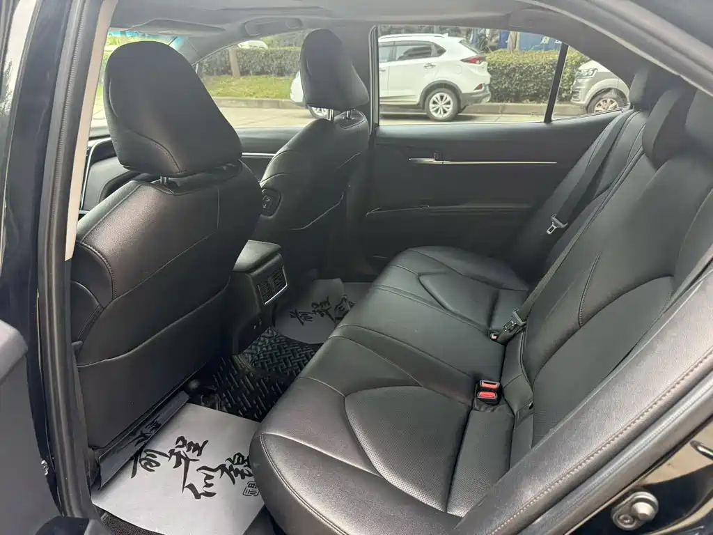 Toyota Camry — миниатюра 5