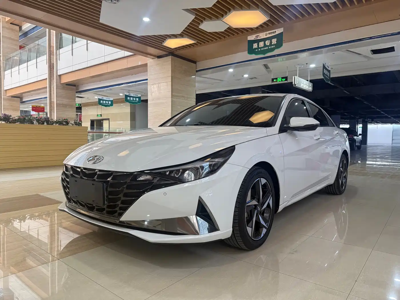 伊兰特 2022款 1.5L CVT LUX尊贵版 2023