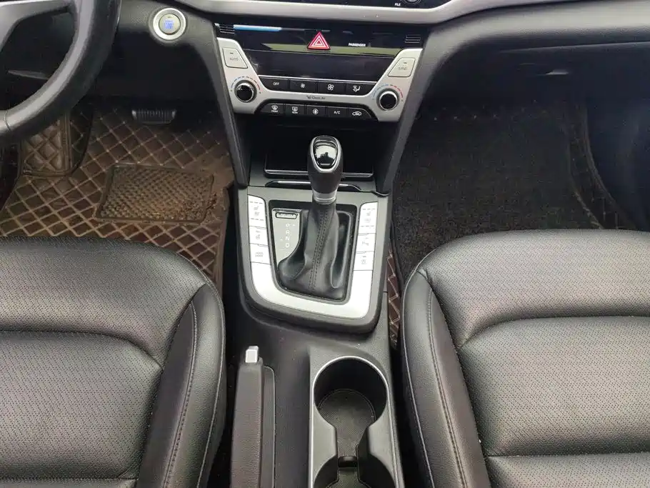 Hyundai Elantra — миниатюра 16